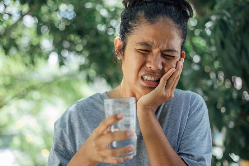 why-are-my-teeth-sensitive-to-hot-and-cold-tooth-sensitivity-remedies